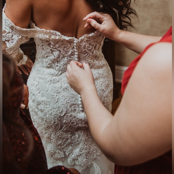 Wedding dress - Picture 3 of 8